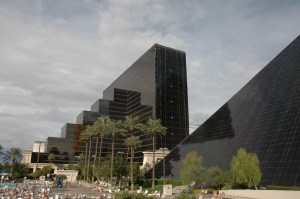 Luxor Hotel & Casino Las Vegas, Luxor Resort & Casino Las Vegas, Luxor Las Vegas, Luxor Hotel Las Vegas, Luxor Casino Las Vegas, Carrot Top at Luxor Las Vegas, Carrot Top, MGM Resorts, MGM International, Mlife, Las Vegas, Las Vegas Strip, Las Vegas Boulevard, Slots, Slotmachines, Videpoker, poker, Blackjack, Roulette, Baccarat, Sports Book, Gaming, Gambling