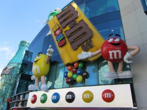 M&M's World Las Vegas, M&M, M&M's, M&M's Store, M&M Store, M&M's Store Las Vegas, Red M&M's, Blue M&M's, Yellow M&M's, Brown M&M's, Las Vegas, Las Vegas Strip, Las Vegas Boulevard, Showcase Mall, Showcase Mall Las Vegas