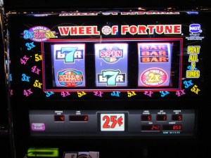 Wheel of Fortune slots, Wheel of Fortune slots at New York-New York Las Vegas, Wheel of Fortune slotmachines, Wheel of Fortune Slotmachines Las Vegas, Wheel of Fortune dollar machines, Wheel of Fortune quarter machines, slotmachine jackpots Las Vegas, slotmachine winners, slotmachine winners Las Vegas, Mlife players club, Mlife, penny slots, progressive slotmachine jackpots, Tier credits, Express Comps, gambling, gaming