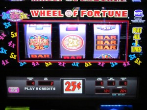 Wheel of Fortune slots, Wheel of Fortune slots at New York-New York Las Vegas, Wheel of Fortune slotmachines, Wheel of Fortune Slotmachines Las Vegas, Wheel of Fortune dollar machines, Wheel of Fortune quarter machines, slotmachine jackpots Las Vegas, slotmachine winners, slotmachine winners Las Vegas, Mlife players club, Mlife, penny slots, progressive slotmachine jackpots, Tier credits, Express Comps, gambling, gaming