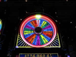 Wheel of Fortune slots, Wheel of Fortune slots at New York-New York Las Vegas, Wheel of Fortune slotmachines, Wheel of Fortune Slotmachines Las Vegas, Wheel of Fortune dollar machines, Wheel of Fortune quarter machines, slotmachine jackpots Las Vegas, slotmachine winners, slotmachine winners Las Vegas, Mlife players club, Mlife, penny slots, progressive slotmachine jackpots, Tier credits, Express Comps, gambling, gaming